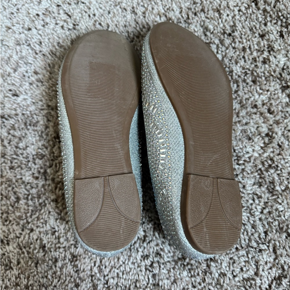 Olive & Edie Shimmer Flats Size 2 - Picture 4 of 6